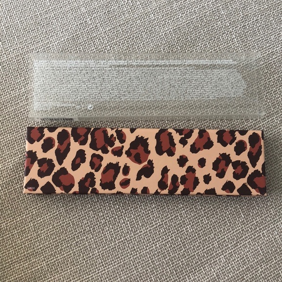 MAC Girls Mischief Minx Eyeshadow Palette - Picture 5 of 5